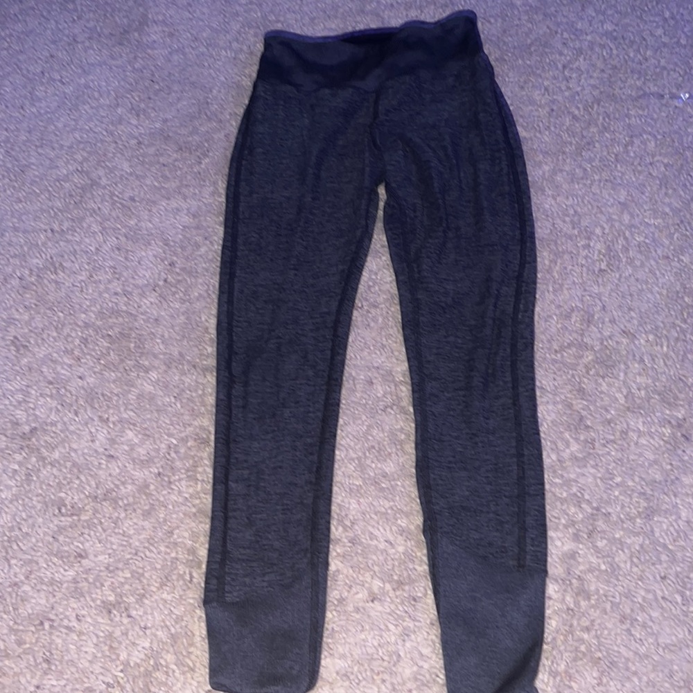 alo leggings. Color: black and gray. Condition: lightly worn.